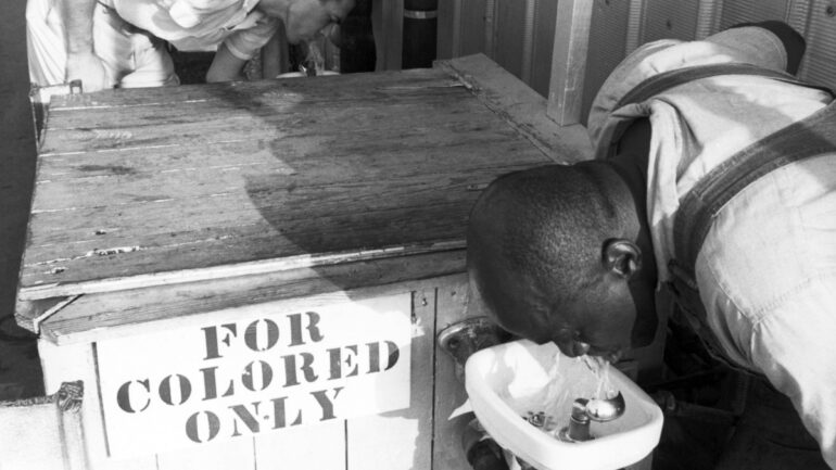A black and white image of the word " unique ".